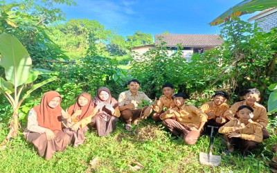 Madrasah Hijau: Ikhtiar Menanam 1 Juta Pohon demi Masa Depan Bumi